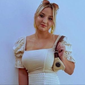 Meet your Posher, Claire